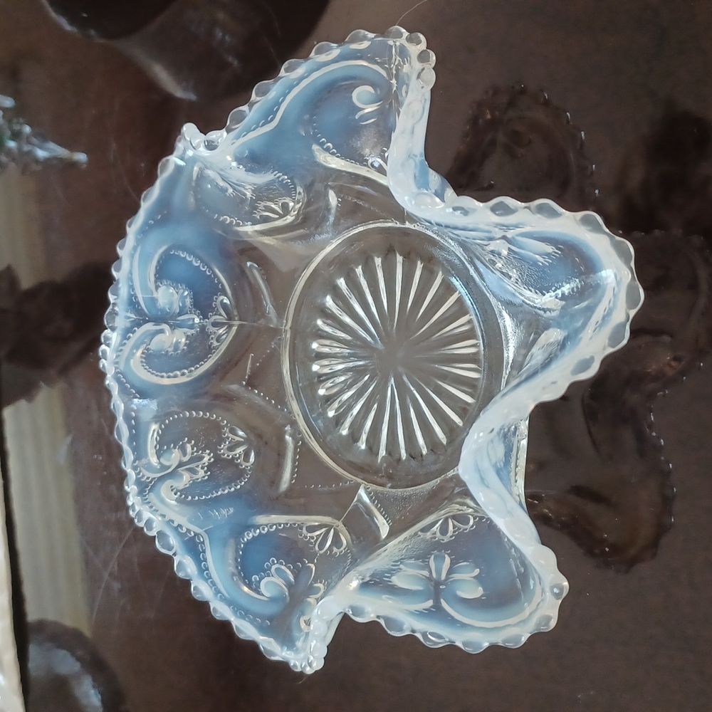 🤍Vintage Jeweled Heart white opalescent dish by Dugan Glass